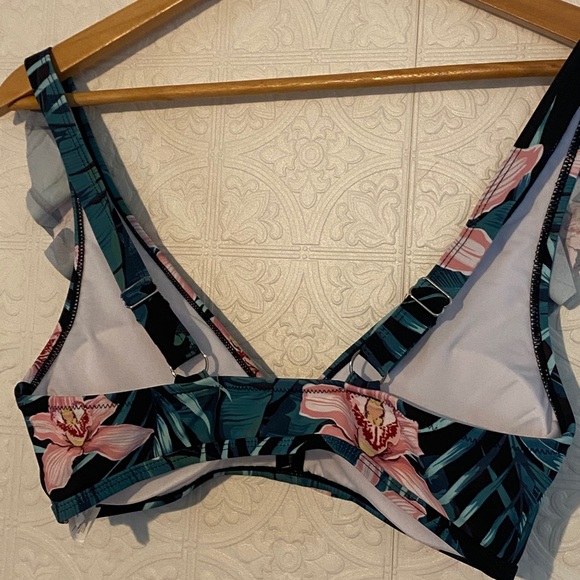 Cupshe medium tropical swimsuit top with ruffle - Picture 3 of 4